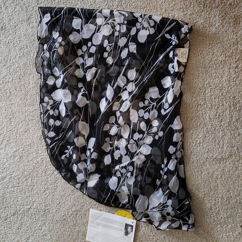 NWT It Figures Black & White Floral Bathing Suit Cover-up